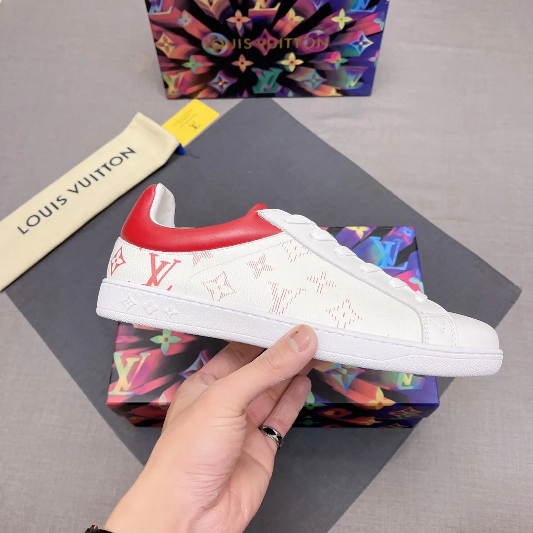 p360 🙏LV men's shoes official website has launched the latest 1:1 copy, synchronized with Hong Kong counters, and on the same catwalk; all "🍡🍡, the rubber outsole is non-slip and wear-resistant; the fabric is made of first-layer cowhide and 3D printing, sheepskin lining, comfortable to wear, attractive style, fine workmanship, with simple and neat shoe last JP, showing the boldness and toughness of men, multiple colors available Code numbers 38 to 44, 45 to 46 can be customized. No. 019